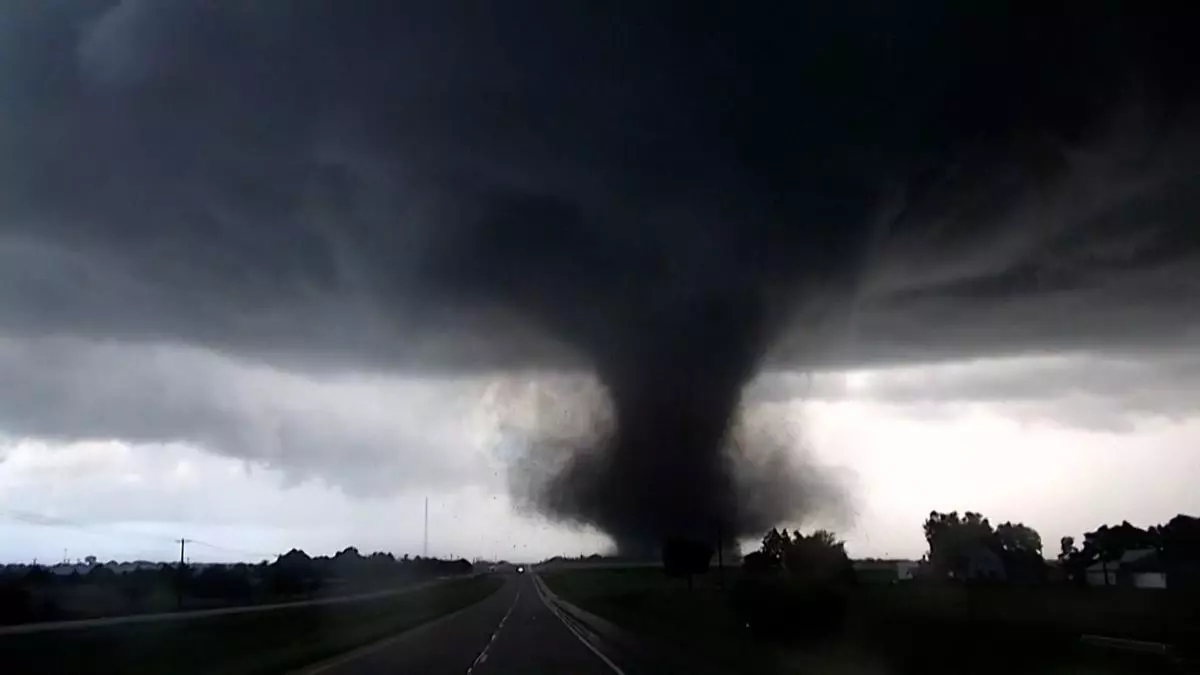 Varios tornados azotan Oklahoma y hirieron al menos a 10 cerca de una base militar