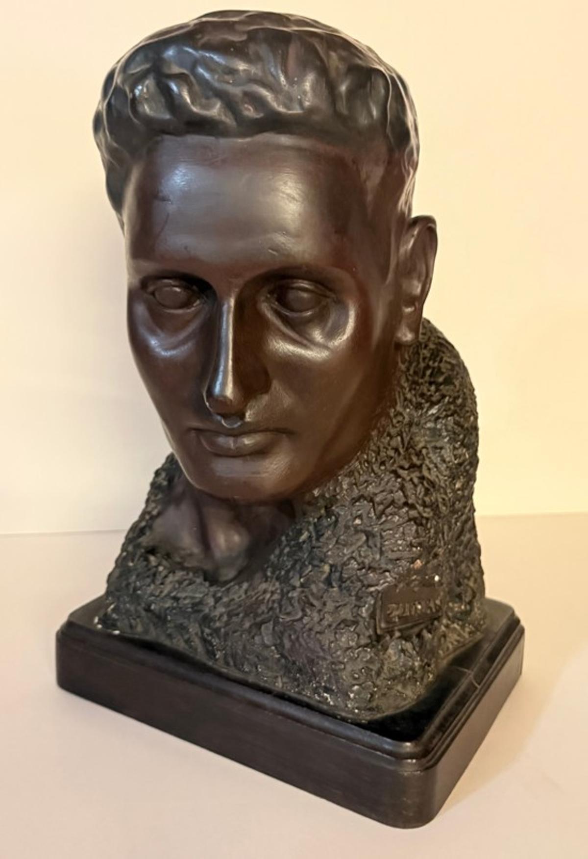 Obra del escultor Manuel Menéndez Suárez "Leuman" adquirido por el Ayuntamiento de Gijón.