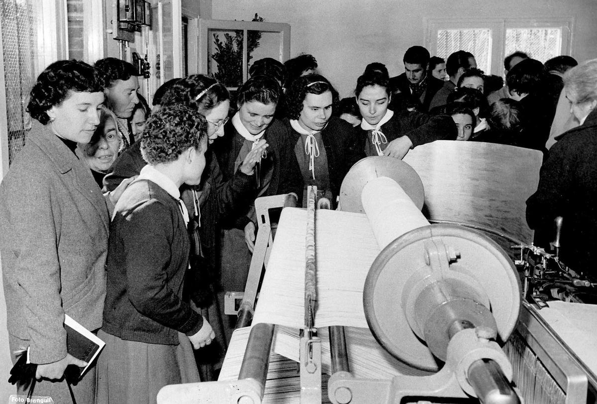 Telares para ciegos instalados en el Amparo de Santa Lucía (1956)