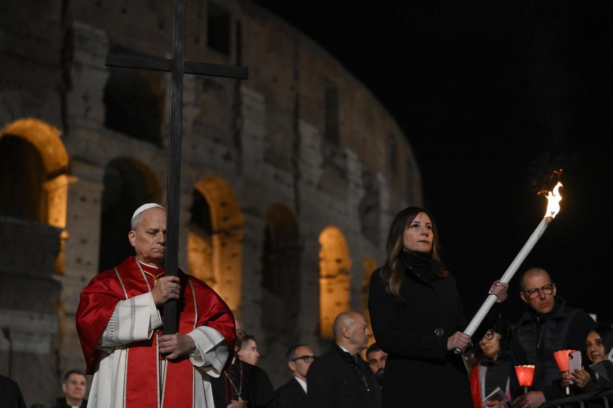 Las imágenes del primer Vía Crucis del pontificado del Papa León XIV. Las imágenes del primer Vía Crucis del pontificado del Papa León XIV.