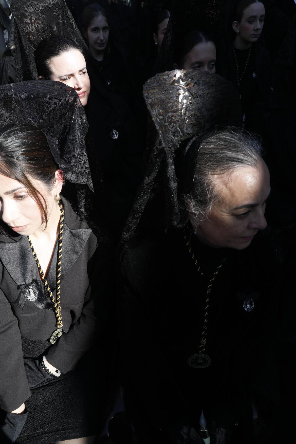 EN FOTOS: el desgrane y la procesión del Santo Entierro en Avilés EN FOTOS: el desgrane y la procesión del Santo Entierro en Avilés