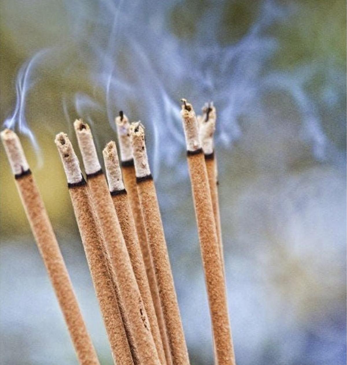 Cuando se quema, el incienso libera sustancias tóxicas.