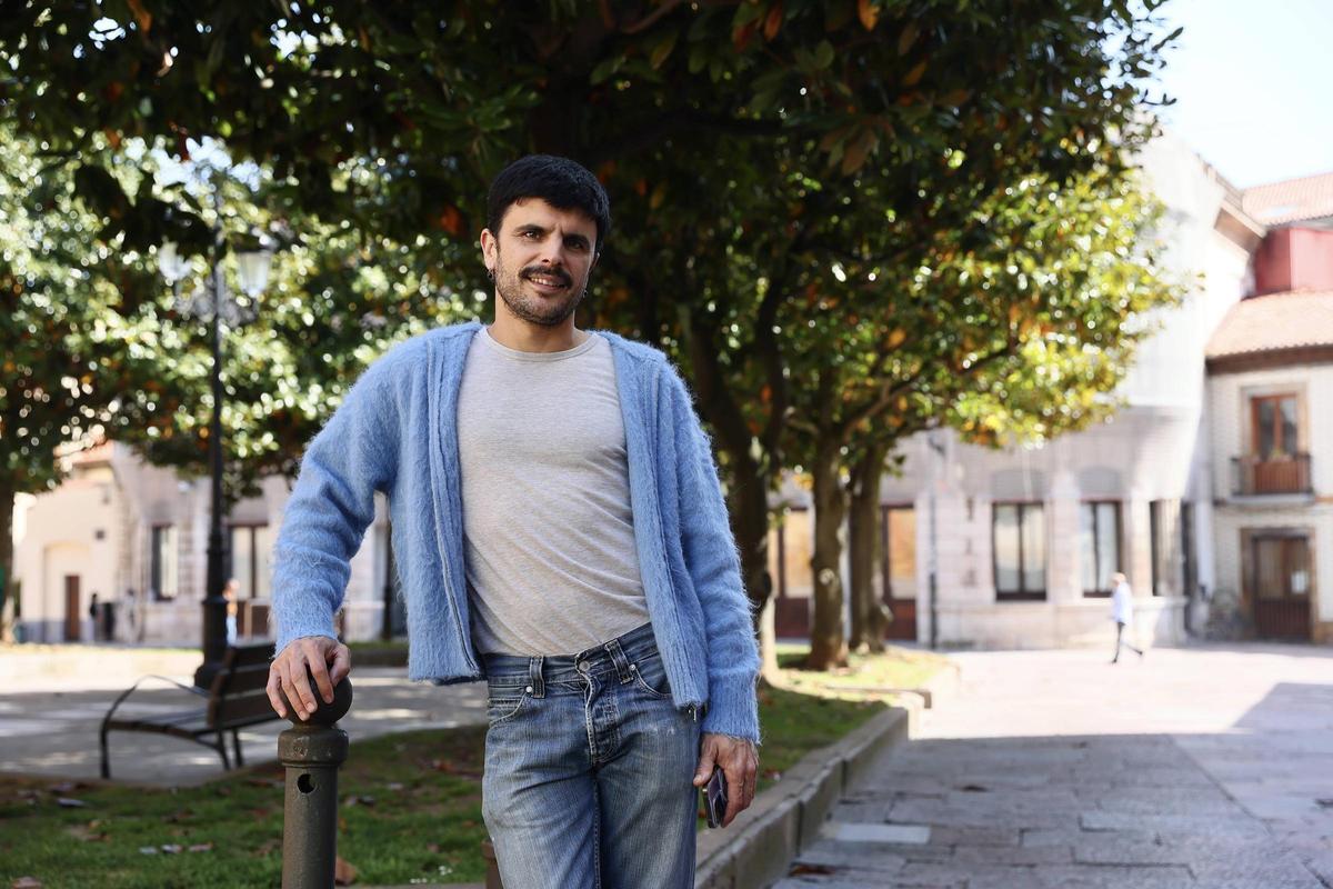 Frente al conservatorio de Oviedo, en Corrada del Obispo.