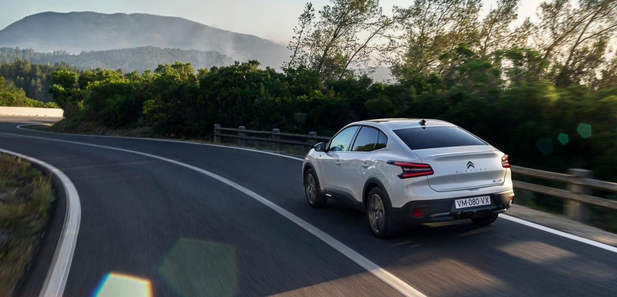 Las suspensiones Citroën Advanced Comfort, de serie en toda la gama, refuerzan la sensación de viajar sobre una alfombra voladora.