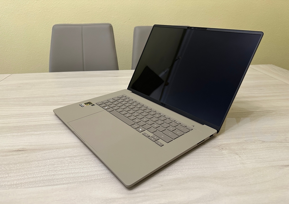 ASUS Zenbook A16 Snapdragon X2 Elite Extreme