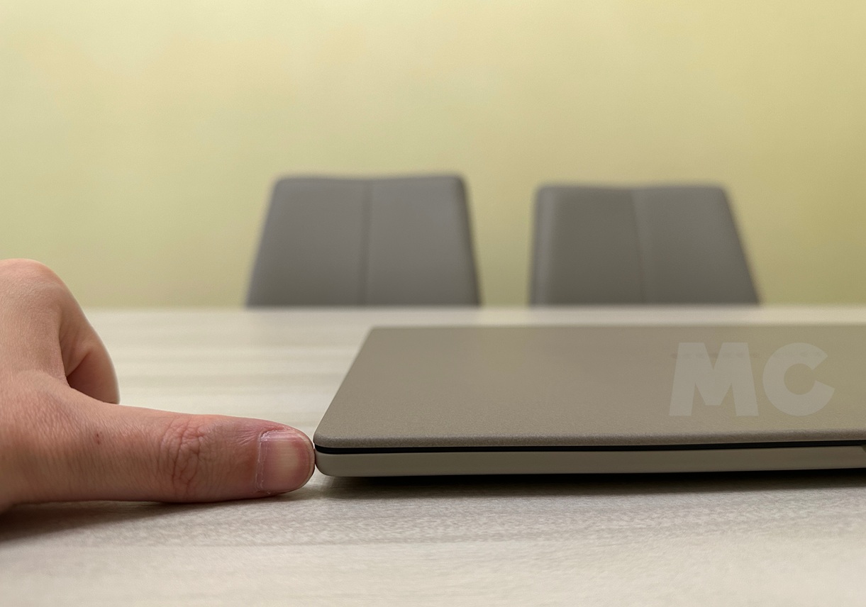 ASUS Zenbook A16 Snapdragon X2 Elite Extreme