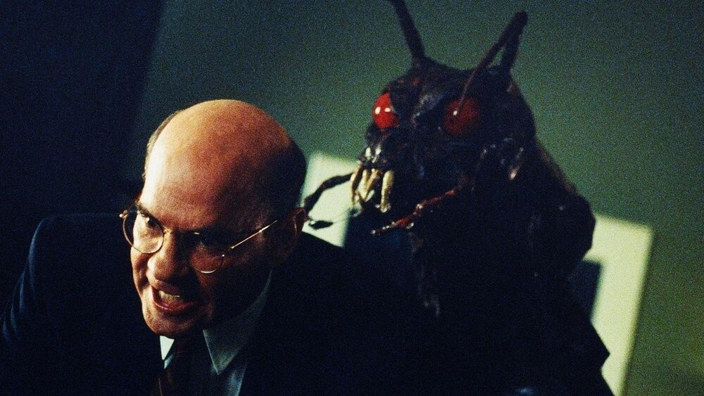 Una escena de la temporada 5 de Expediente X.