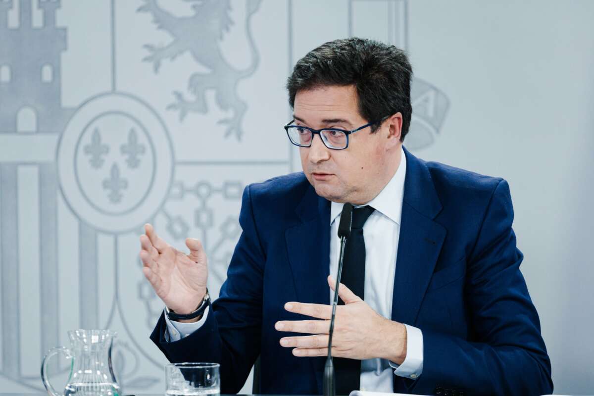 Archivo - El Ministro de Transformación Digital y Función Pública, Óscar López. Funcionarios. Prensa europea.