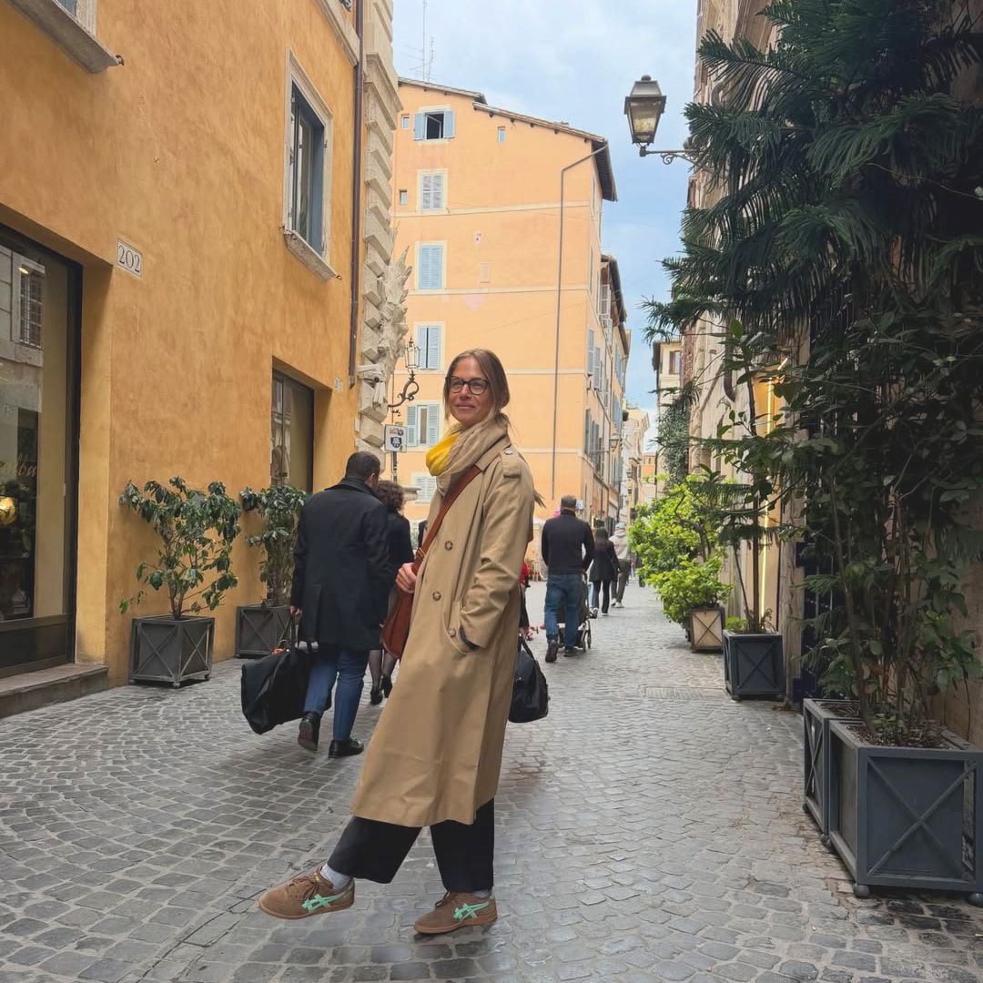 Martina Klein en una calle del barrio Trastevere de Roma