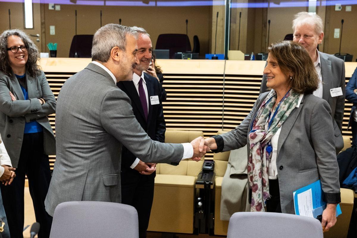 Jaume Collboni, alcalde de Barcelona, y Teresa Ribera, vicepresidenta de la Comisión Europea, durante una reunión en Bruselas.
