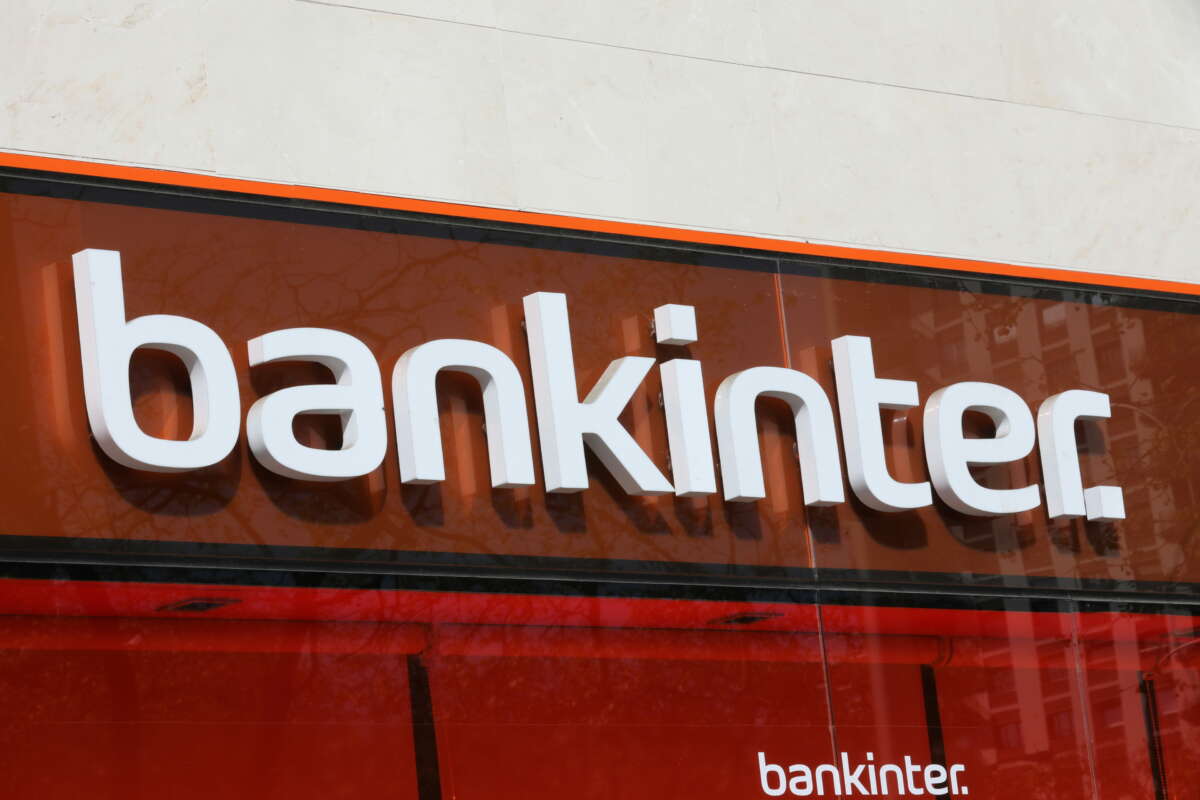 Archivo - Cartel del banco Bankinter, en Madrid (España), el 25 de marzo de 2020.