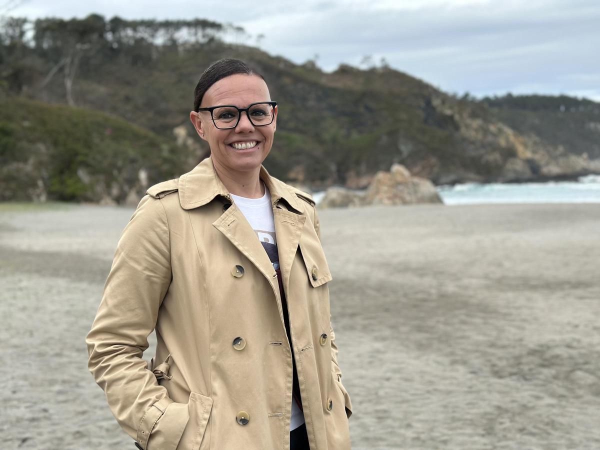 La científica, en la playa de Otur, lugar que guarda algunos de sus mejores recuerdos de cuando era adolescente.