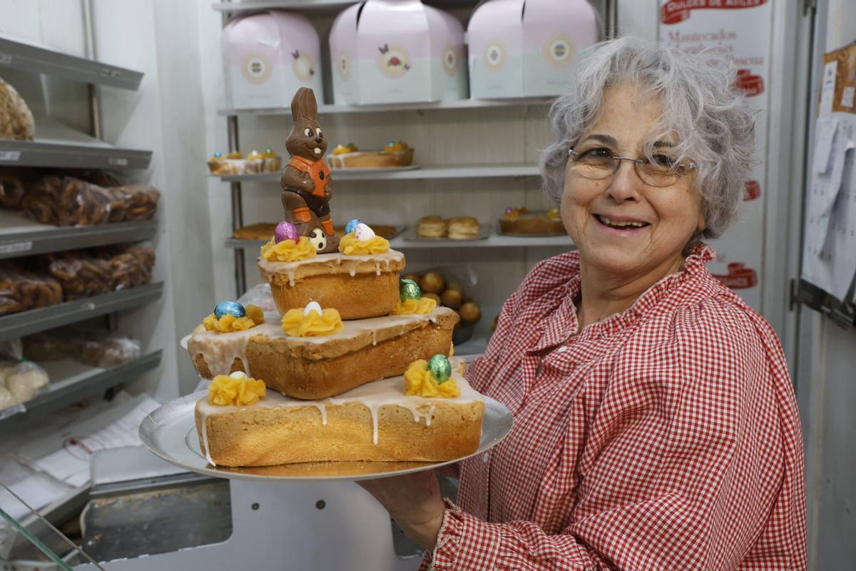 Avilés. reportaje en las confiterías sobre los bollos de Pascua Marta irá a La Colosal, Vidal y Grao en Sabugo antes de que la procesión pueda ser la primera
