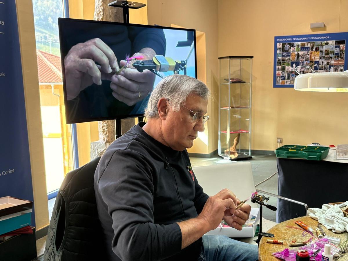 manuel "loli" Fidalgo remata un elevado.