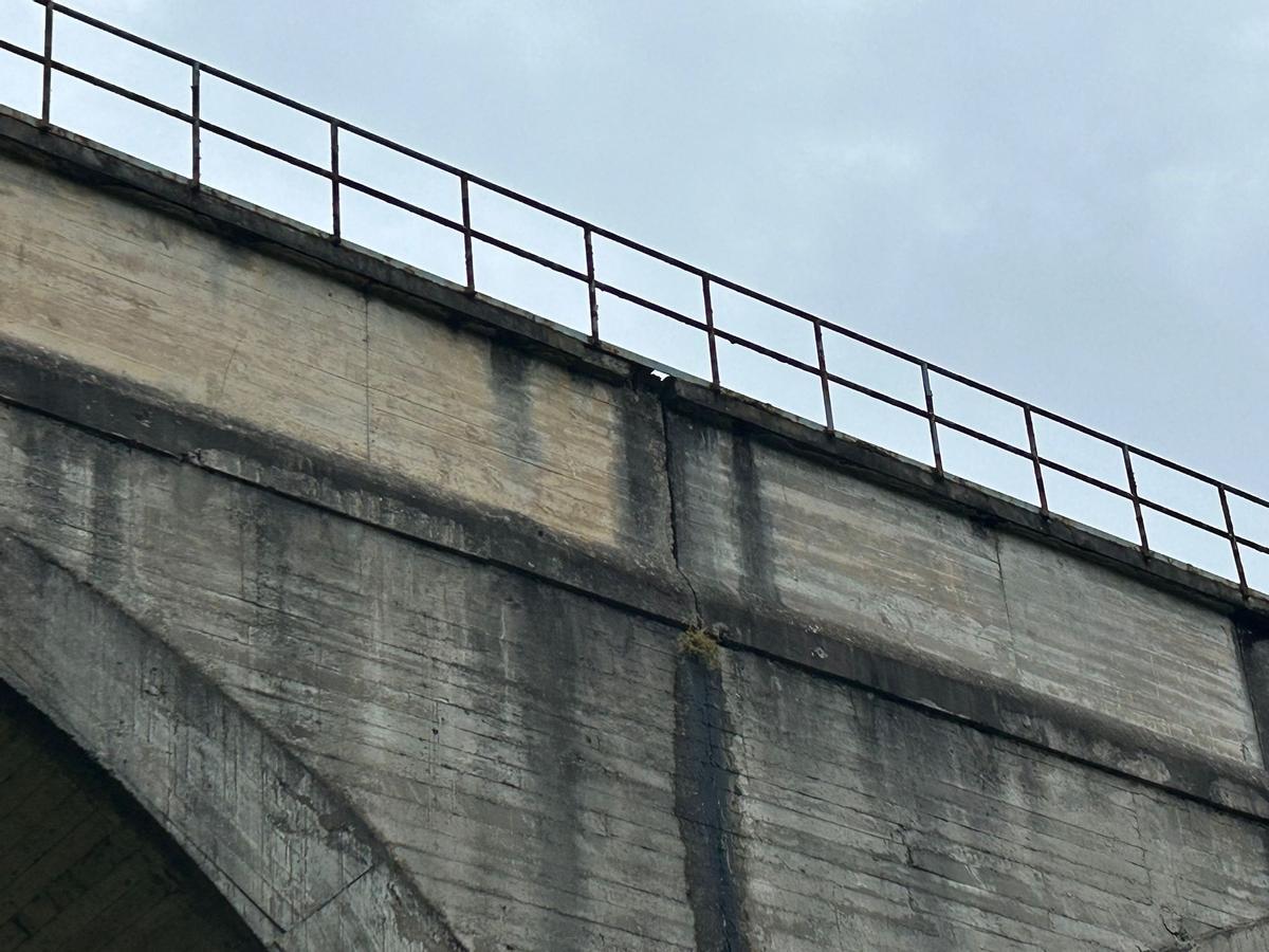 EN FOTOS: Vecinos de Castrillón alertan del deterioro del puente de Las Meruxeras EN FOTOS: Vecinos de Castrillón alertan del deterioro del puente de Las Meruxeras