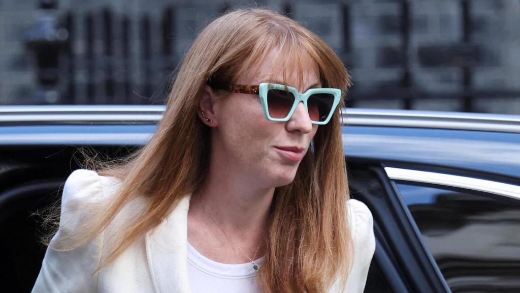 La viceprimera ministra británica, Angela Rayner, llega a una reunión del gabinete en Downing Street, Londres.