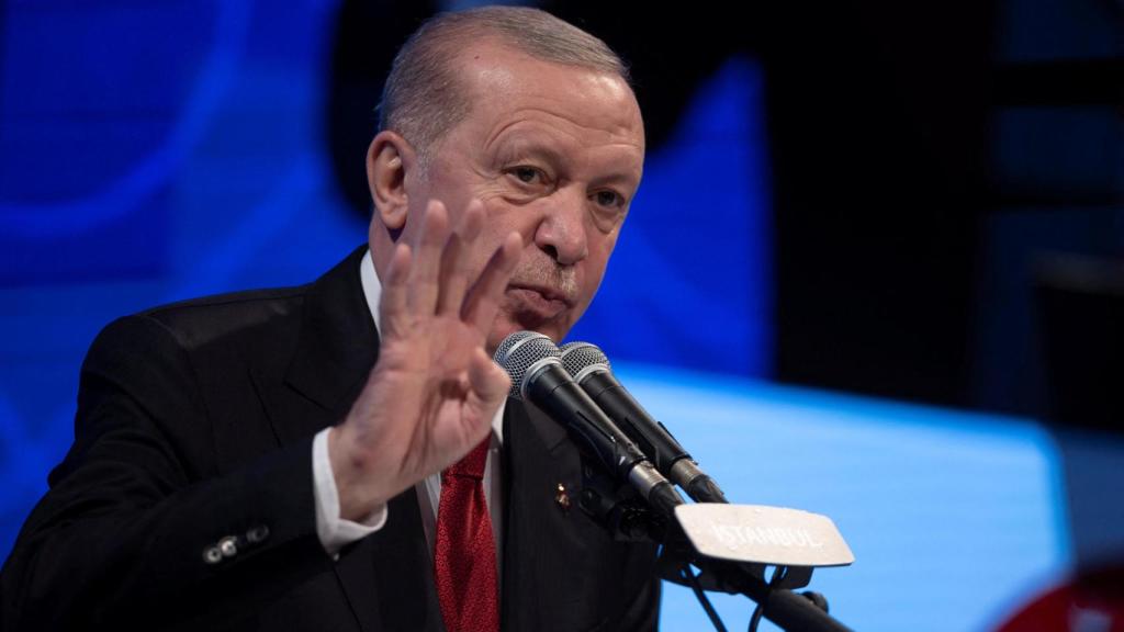 Erdogan interviene desde la Universidad del Bósforo.