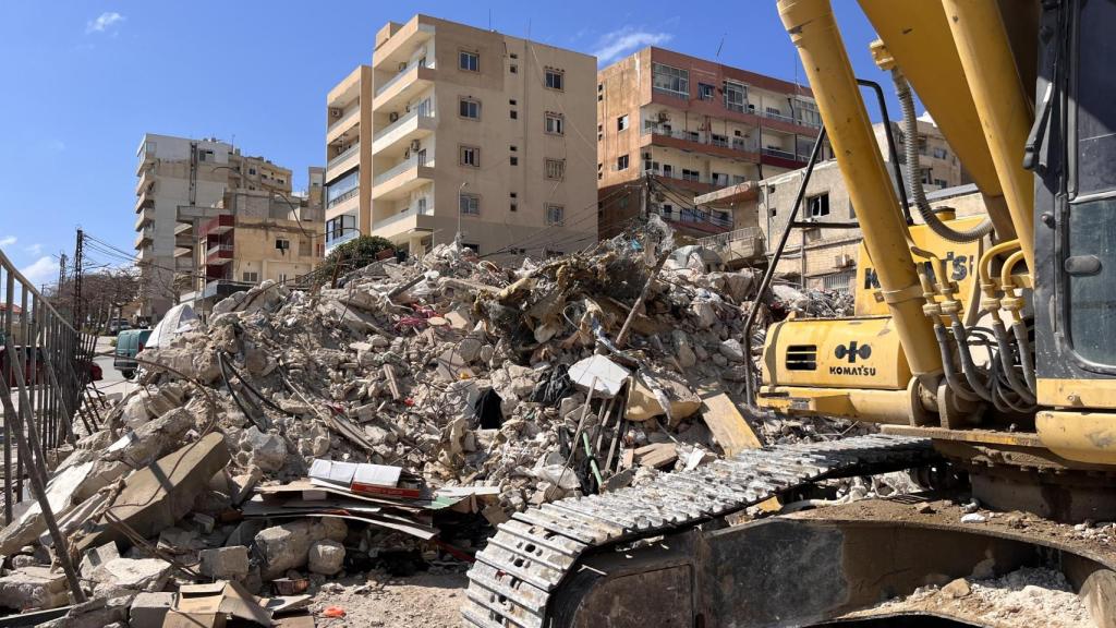Restos de edificios destruidos en el ataque en Tiro.