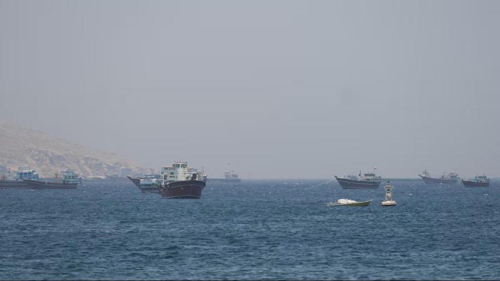 Barcos en el Estrecho de Ormuz.