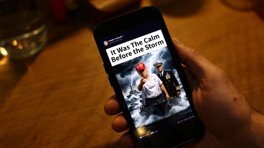 Un mensaje amenazador de Donald Trump llega a los móviles iraníes: Era la calma antes de la tormenta.