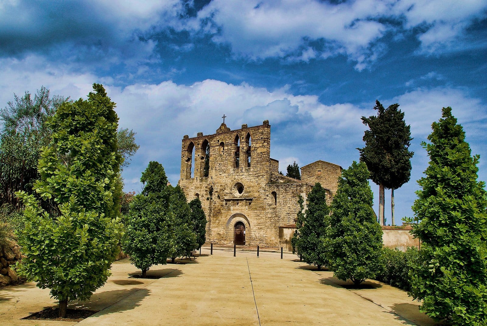 iglesia de san esteve de peratallada
