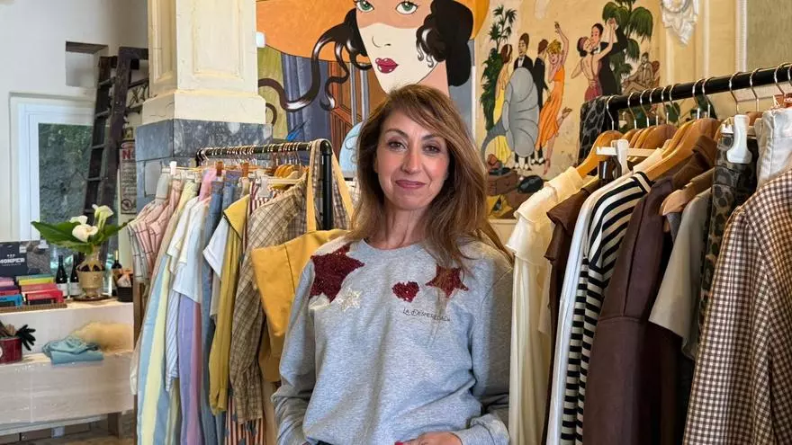 VÍDEO: Jacaranda Sanz, la diseñadora que triunfa dando una segunda vida a prendas textiles en Luarca