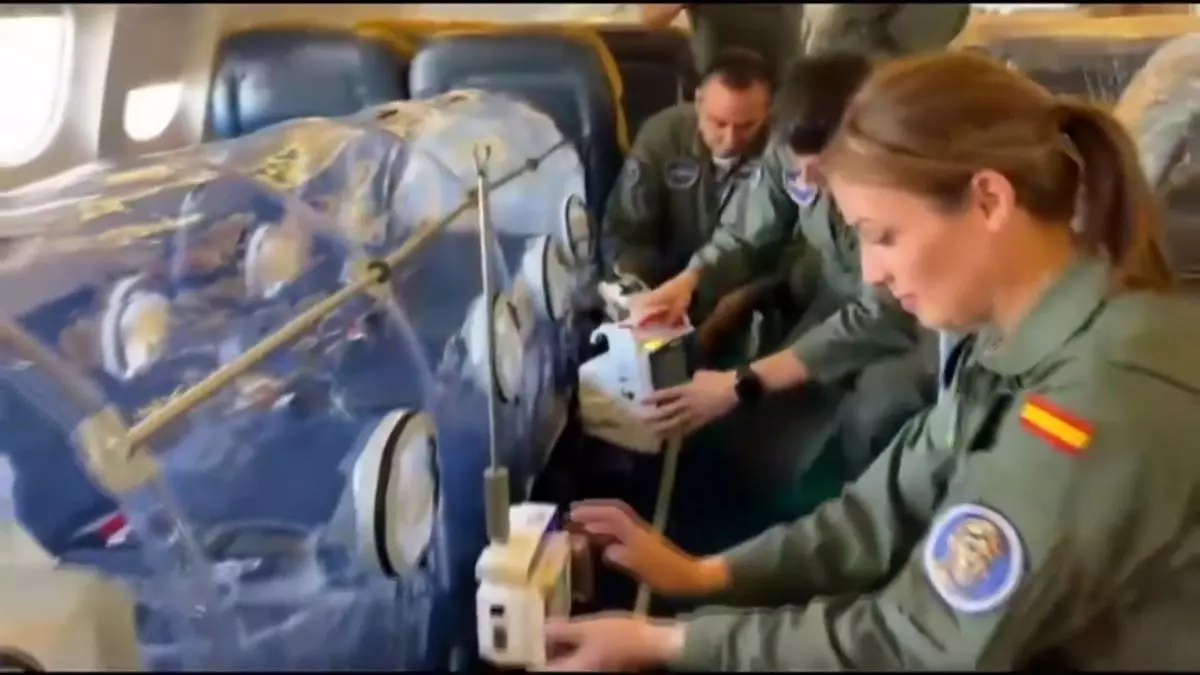 Así es el interior del avión en el que fueron evacuados los 14 españoles del MV Hondius