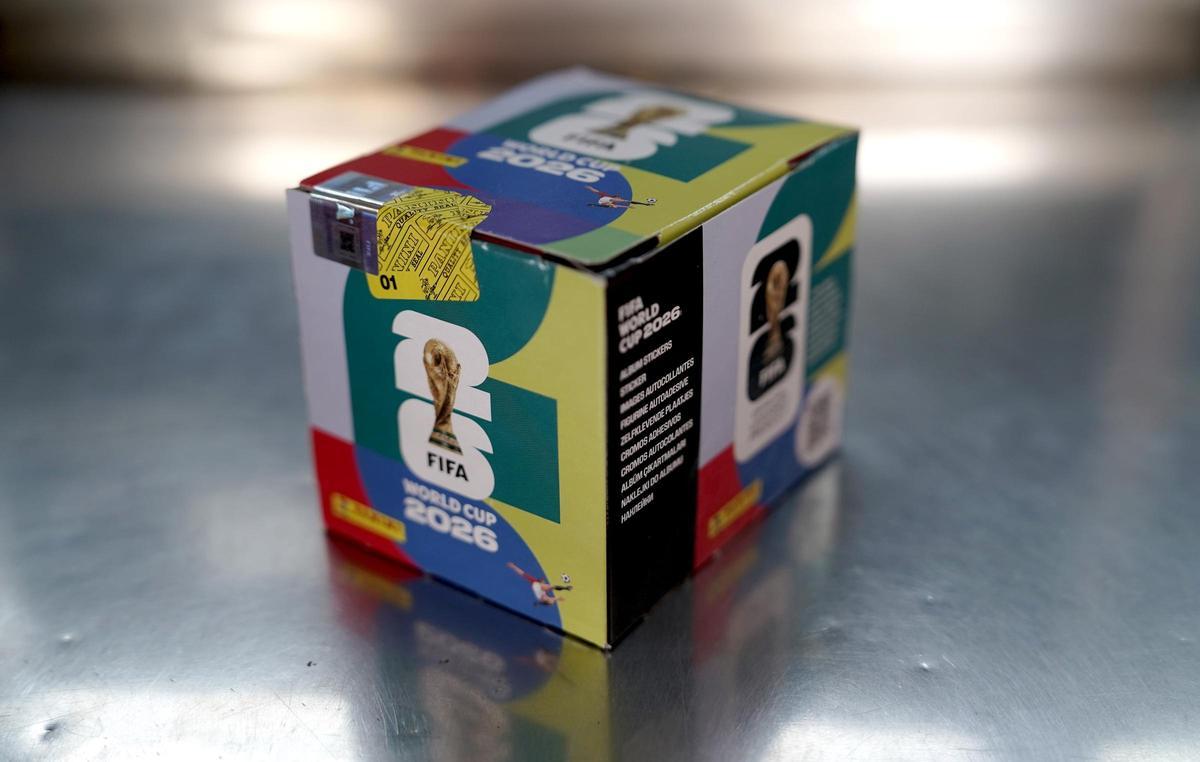 La caja de cromos de la colección Panini del Mundial, con un precio de 75 euros, es el artículo más deseado en los quioscos.