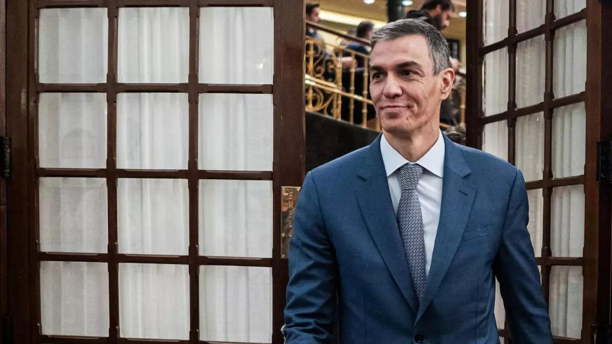 Pedro Sánchez es abucheado por su política migratoria en un mitin de la ultraderecha francesa