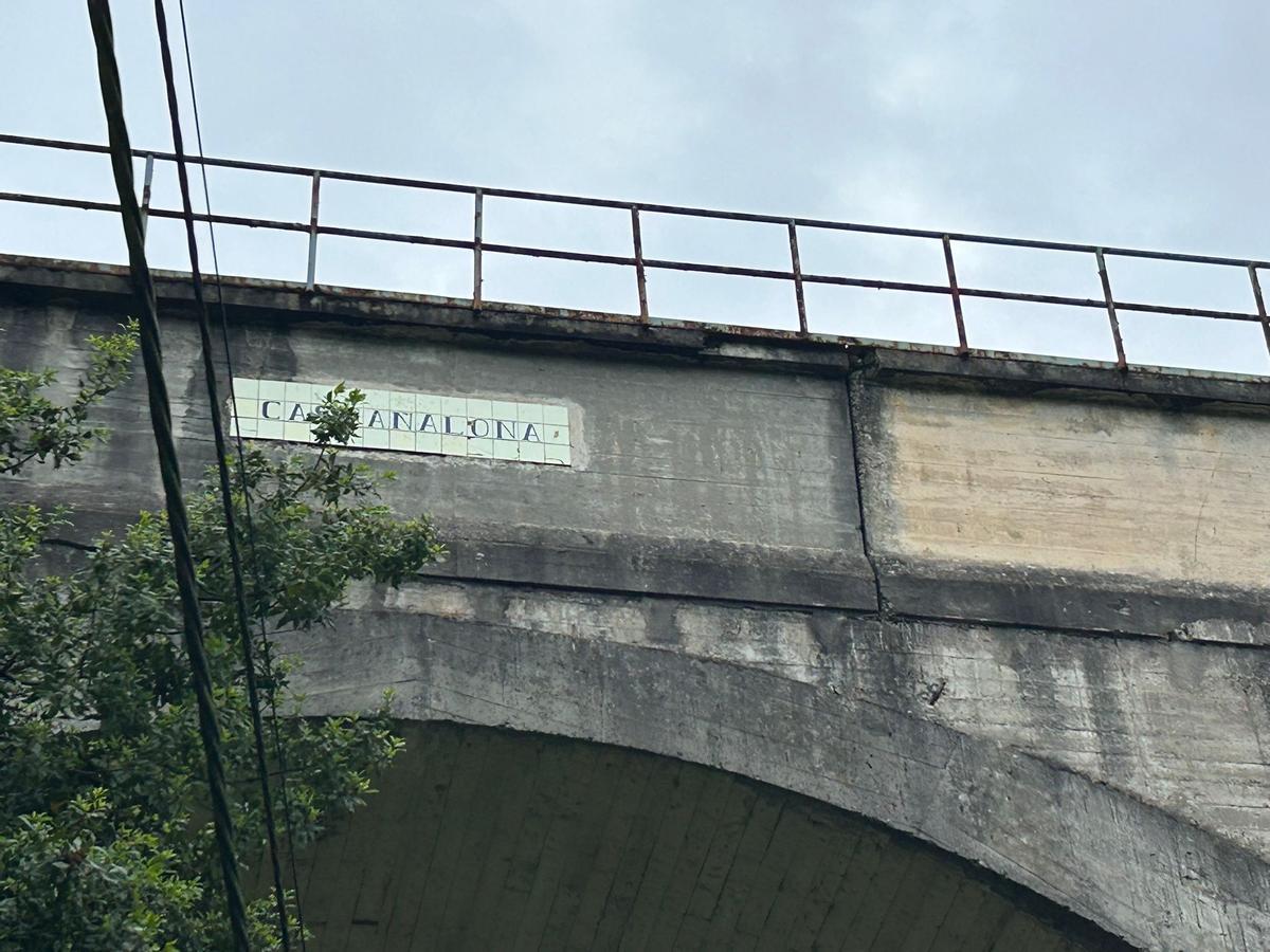 EN FOTOS: Vecinos de Castrillón alertan del deterioro del puente de Las Meruxeras EN FOTOS: Vecinos de Castrillón alertan del deterioro del puente de Las Meruxeras