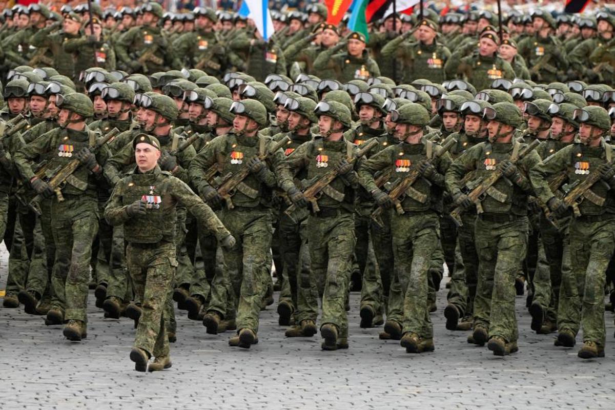 En el desfile participaron soldados que lucharon en la guerra de Ucrania.