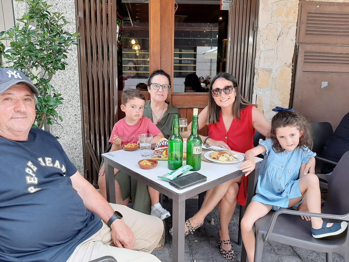Manuel Ribeiro, Luca Álvarez, Ana Cardoso, Mayda Ribeiro y Lara Álvarez, en el Urriellu