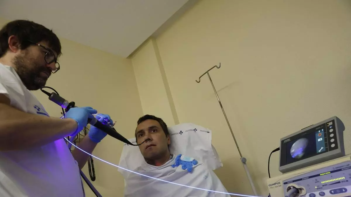 VÍDEO: Así utiliza el Hospital de Cabueñes el láser azul en Otorrinolaringología para patologías benignas de la laringe