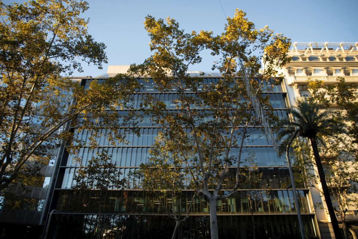 Fachada de la sede Colonial el 9 de noviembre de 2023, en Barcelona, Cataluña (España). Foto: EuropaPrensa.