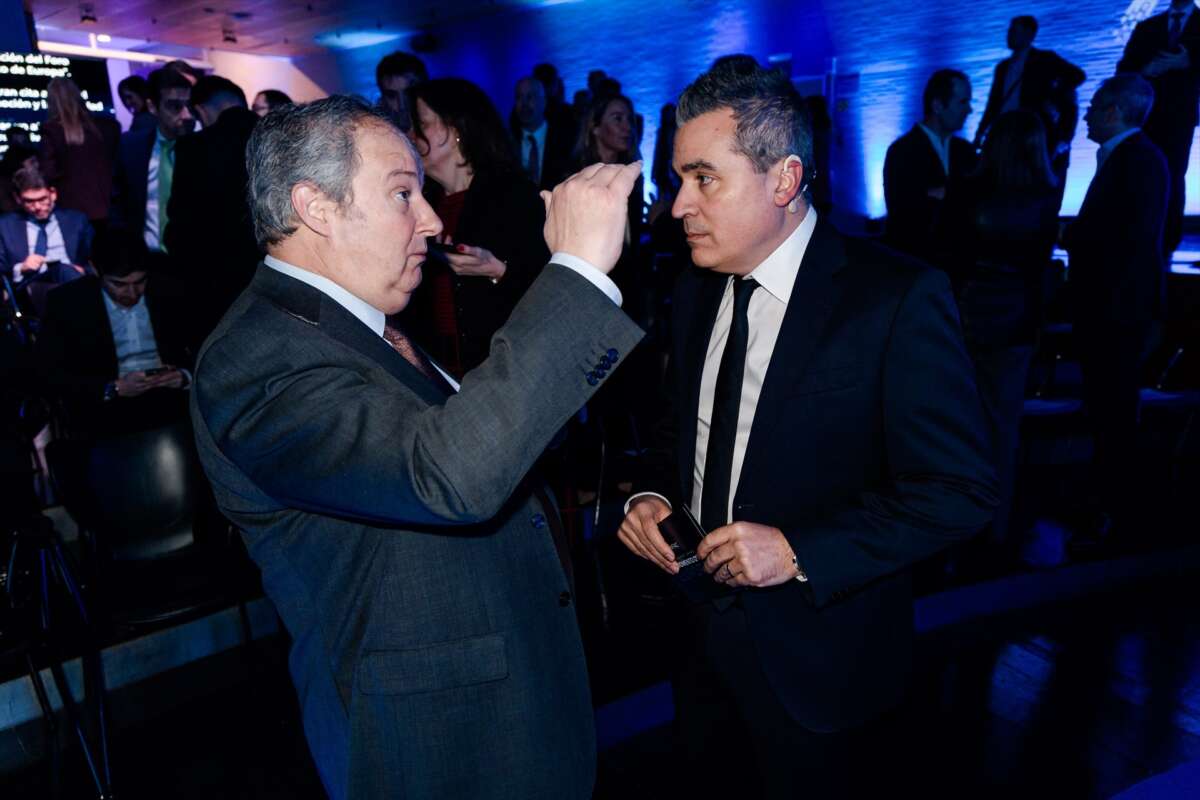 Josep María Recasens (d), y el ministro de Industria y Turismo, Jordi Hereu (i), durante la VI edición del Foro ANFAC, en Casa América, el 19 de febrero de 2026, en Madrid (España). Carlos Luján / Europa Press