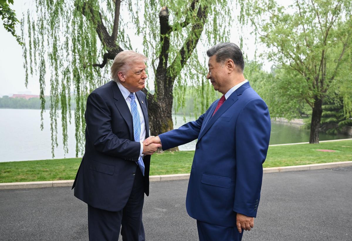 BEIJING, 15/05/2026.- El presidente estadounidense Donald Trump (l) y su homólogo chino, Xi Jinping, durante la reunión que mantuvieron en Zhongnanhai, el complejo cercano a la Ciudad Prohibida de Beijing, que alberga a la dirección del gobernante Partido Comunista de China (PCC). EFE/ Ministerio de Asuntos Exteriores de China - SÓLO PARA USO EDITORIAL/SÓLO DISPONIBLE PARA ILUSTRAR LA NOTICIA QUE LO ACOMPAÑA (CRÉDITO OBLIGATORIO). - SÓLO PARA USO EDITORIAL/SÓLO DISPONIBLE PARA ILUSTRAR LAS NOTICIAS QUE LO ACOMPAÑAN (CRÉDITO OBLIGATORIO) -