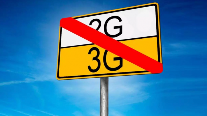 Las antenas de telecomunicaciones de la torre simbolizan la transición de España de las redes 2G y 3G a tecnologías más modernas como 4G y 5G