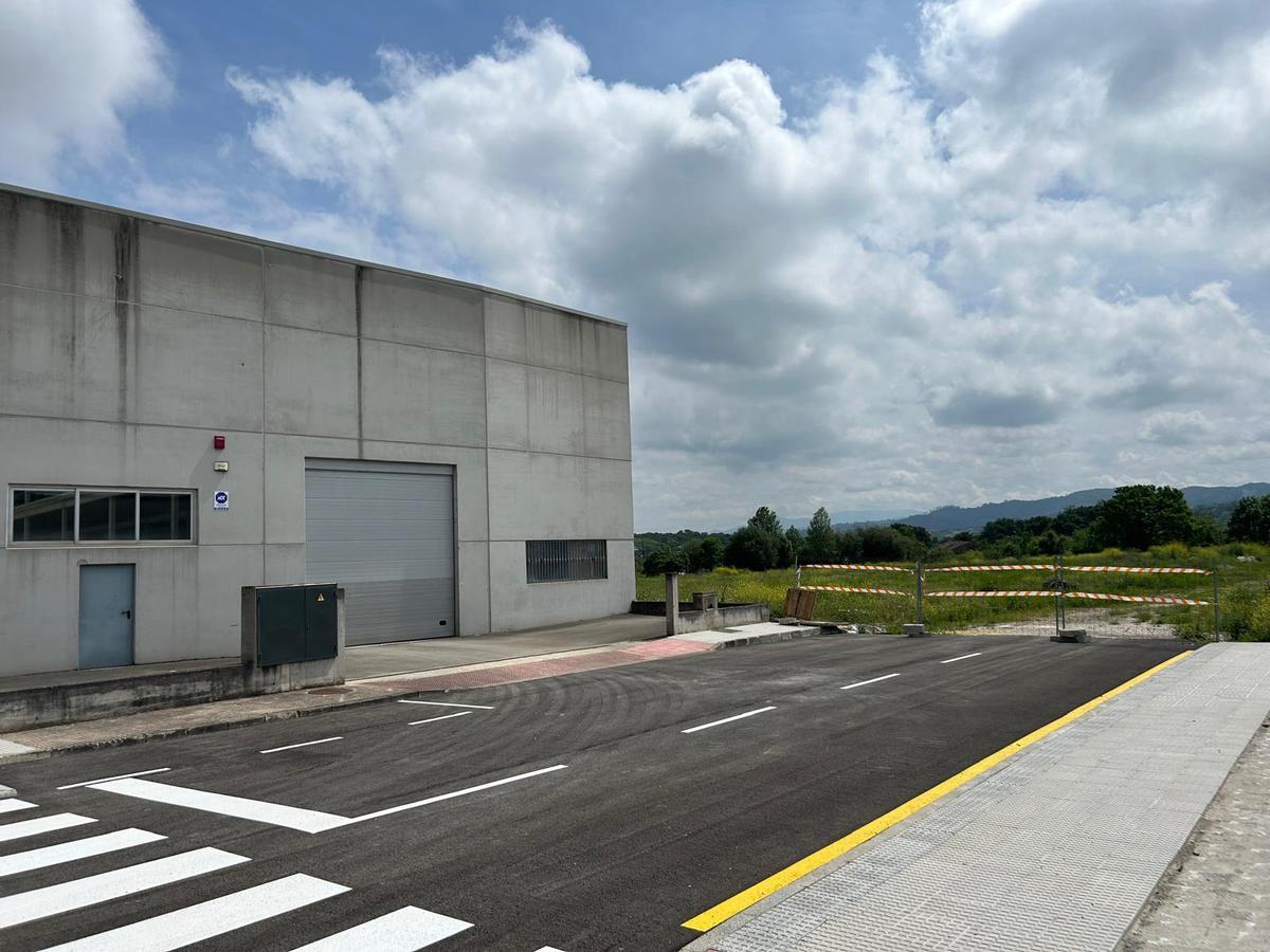 Zona donde se pueden desarrollar una veintena de suelos entre los polígonos industriales de Les Peñes y Nuevo Granda.