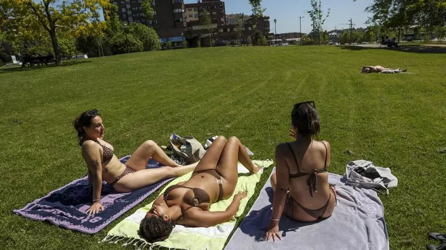 La explicación científica de por qué Asturias se parece a Andalucía por una ola de calor extremo: una cresta sobre Europa, el calentamiento solar de la superficie y la llegada de aire africano