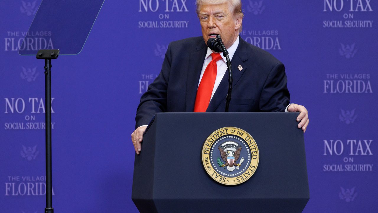 Donald Trump suspende el operativo militar para escoltar buques en Ormuz a petición de Pakistán