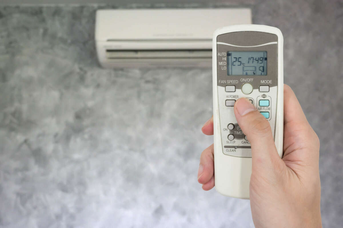 La temperatura del aire acondicionado debe estar entre 23 y 26 grados centígrados. Foto de : Envato