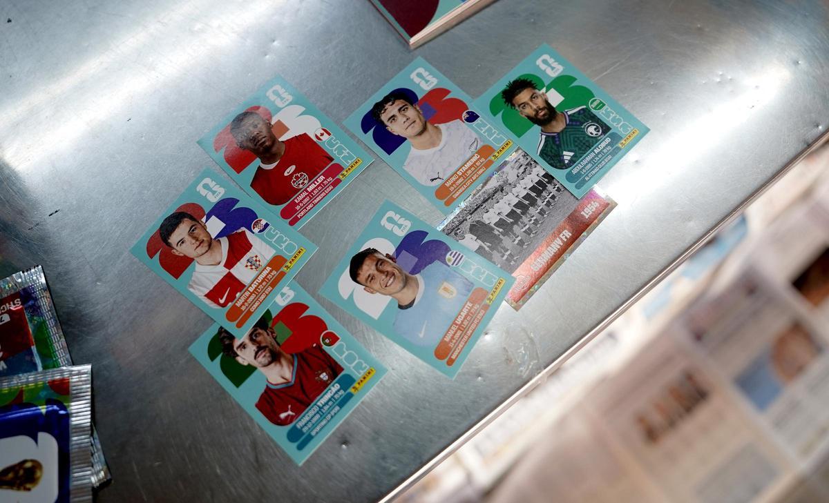 Varias tarjetas de la colección Panini World Cup.