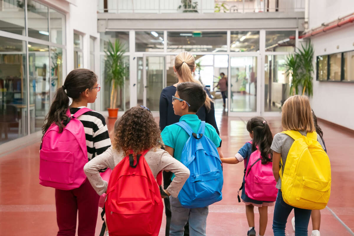 Niños en una escuela. Finlandia. Educación. Huelga.