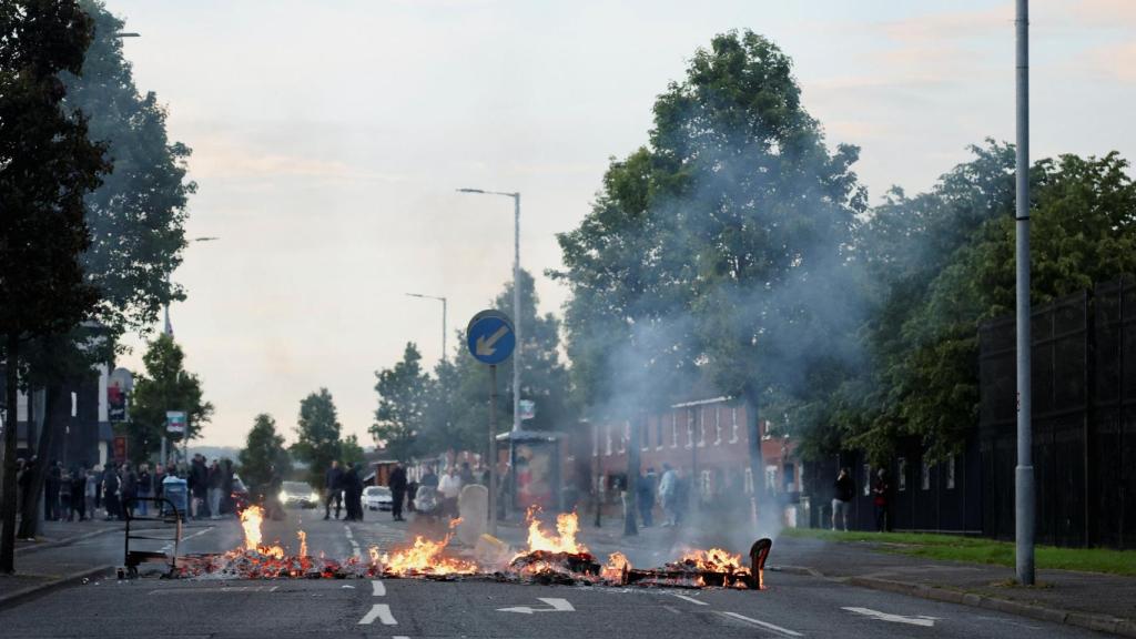 Una calle de Belfast cerrada durante las protestas.