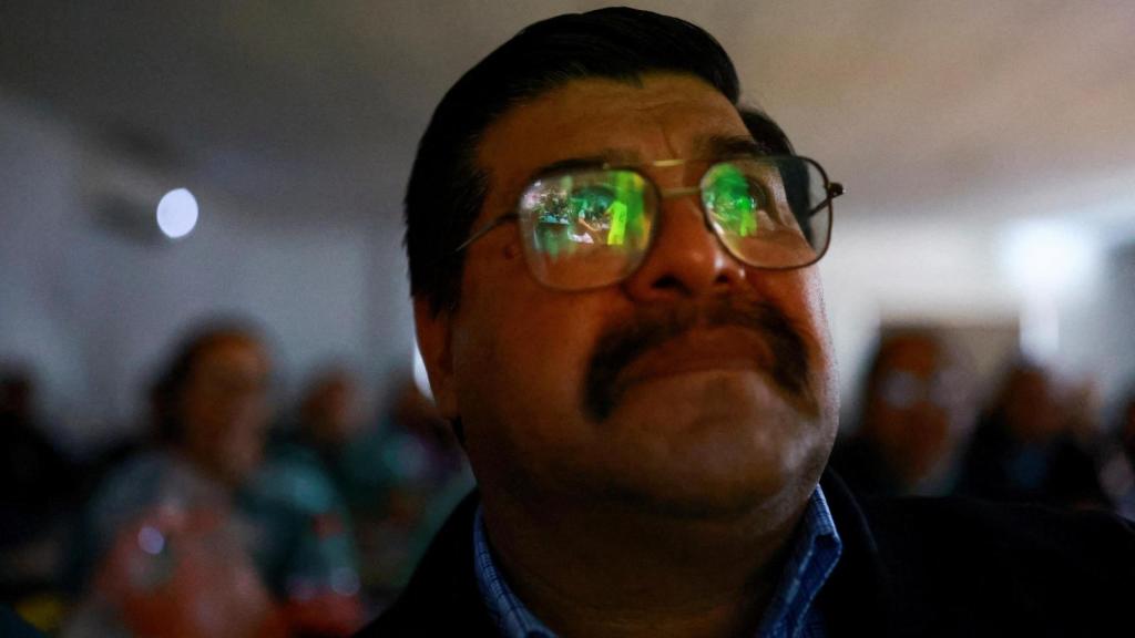 Empleados de Toro Company viendo el partido inaugural en Ciudad Juárez, México
