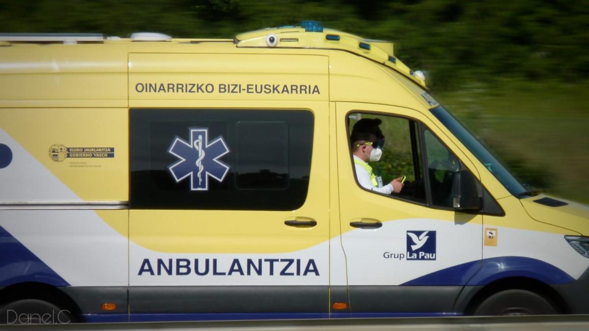 Una de las ambulancias de La Pau que prestaban servicio en el País Vasco.