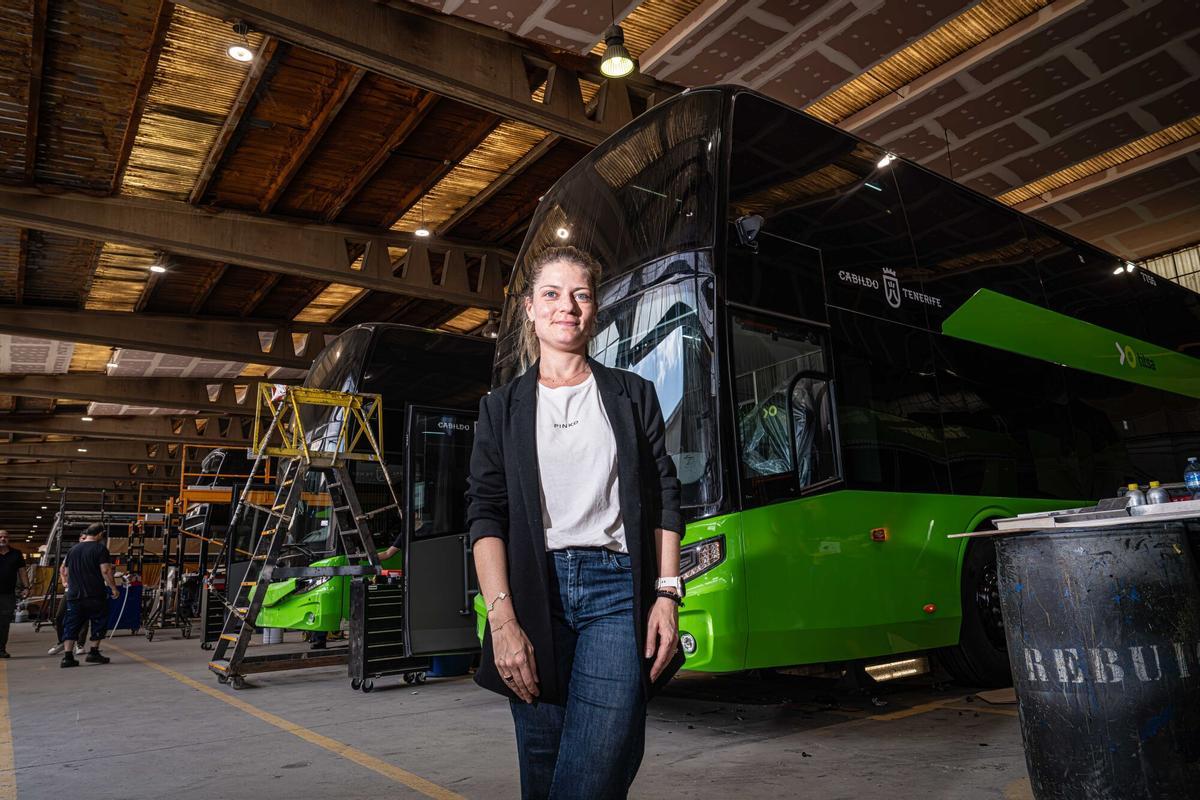 La fabricación de autobuses, autocares y minibuses en Arbúcies, en La Selva, se basa en un intrincado proceso artesanal, donde la precisión de soldadores y herreros da forma a vehículos personalizados.
