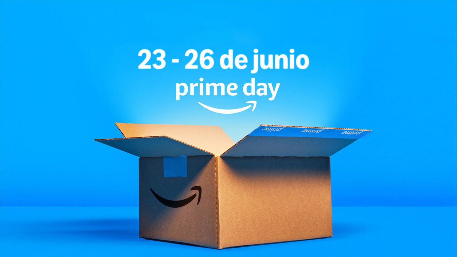 Caja de cartón abierta de Amazon con logo de sonrisa sobre fondo azul y texto informativo Prime Day del 23 al 26 de junio.