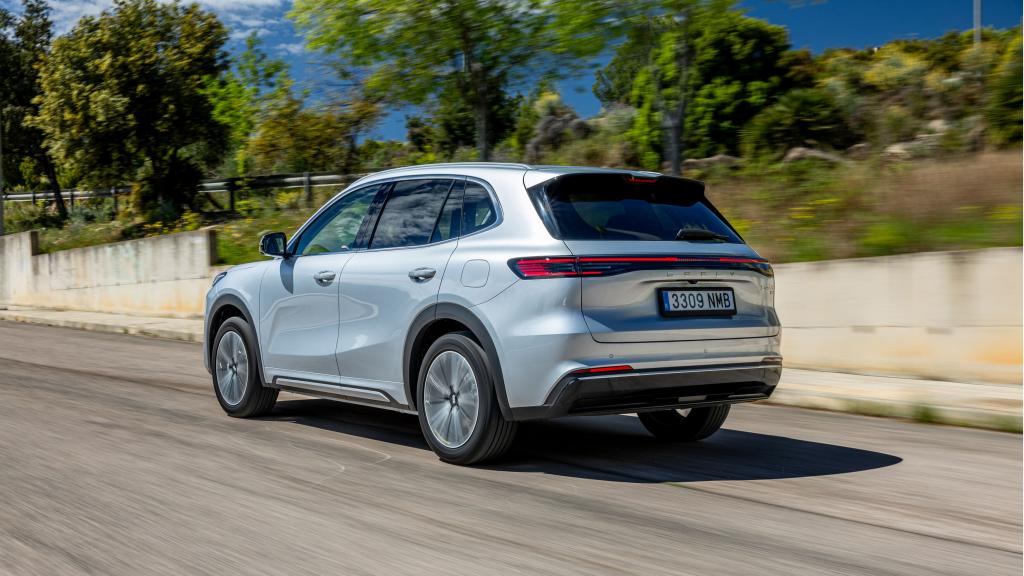 Vista trasera de tres cuartos del Geely Starray EM-i.