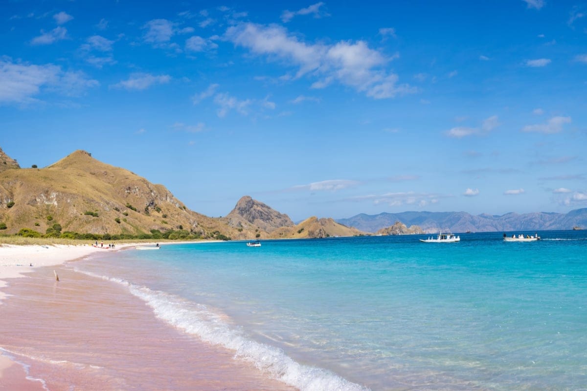 Playa Rosa en Lombok – Fuente: Unsplash